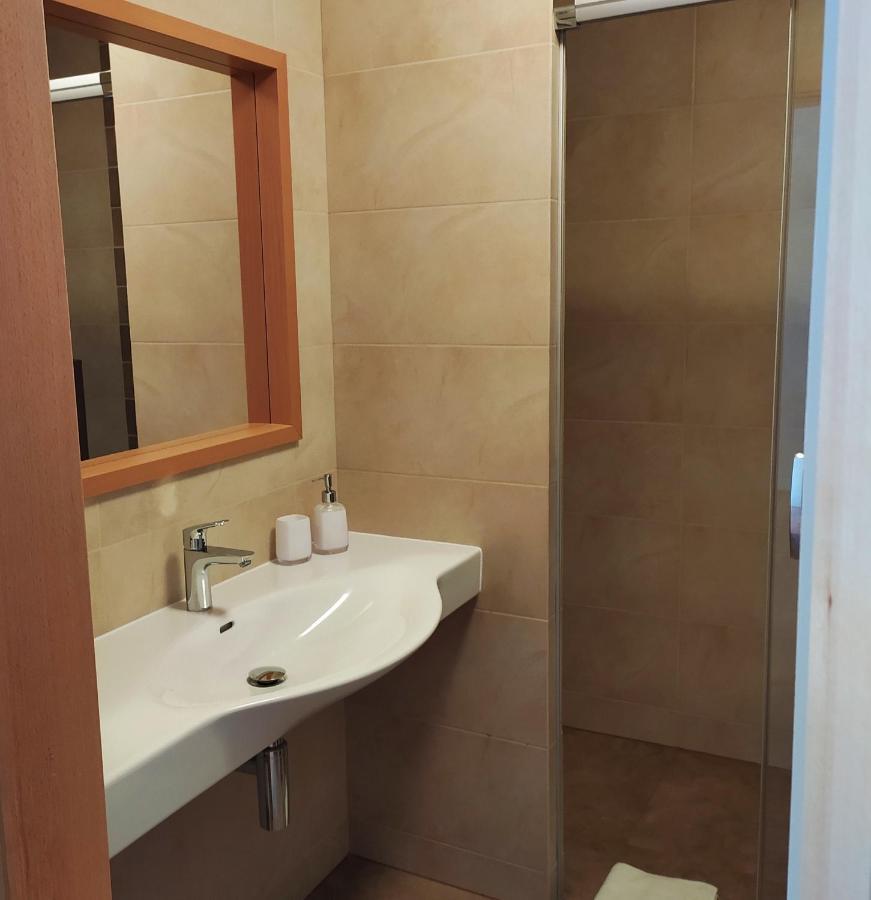 Penzion Adéla Rožnov pod Radhoštěm Exterior foto